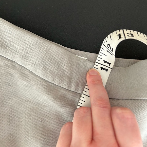 Aritzia Wilfred Arbre Shorts High rise waist scalloped hem Crepe Gray Size 2 - Picture 12 of 14